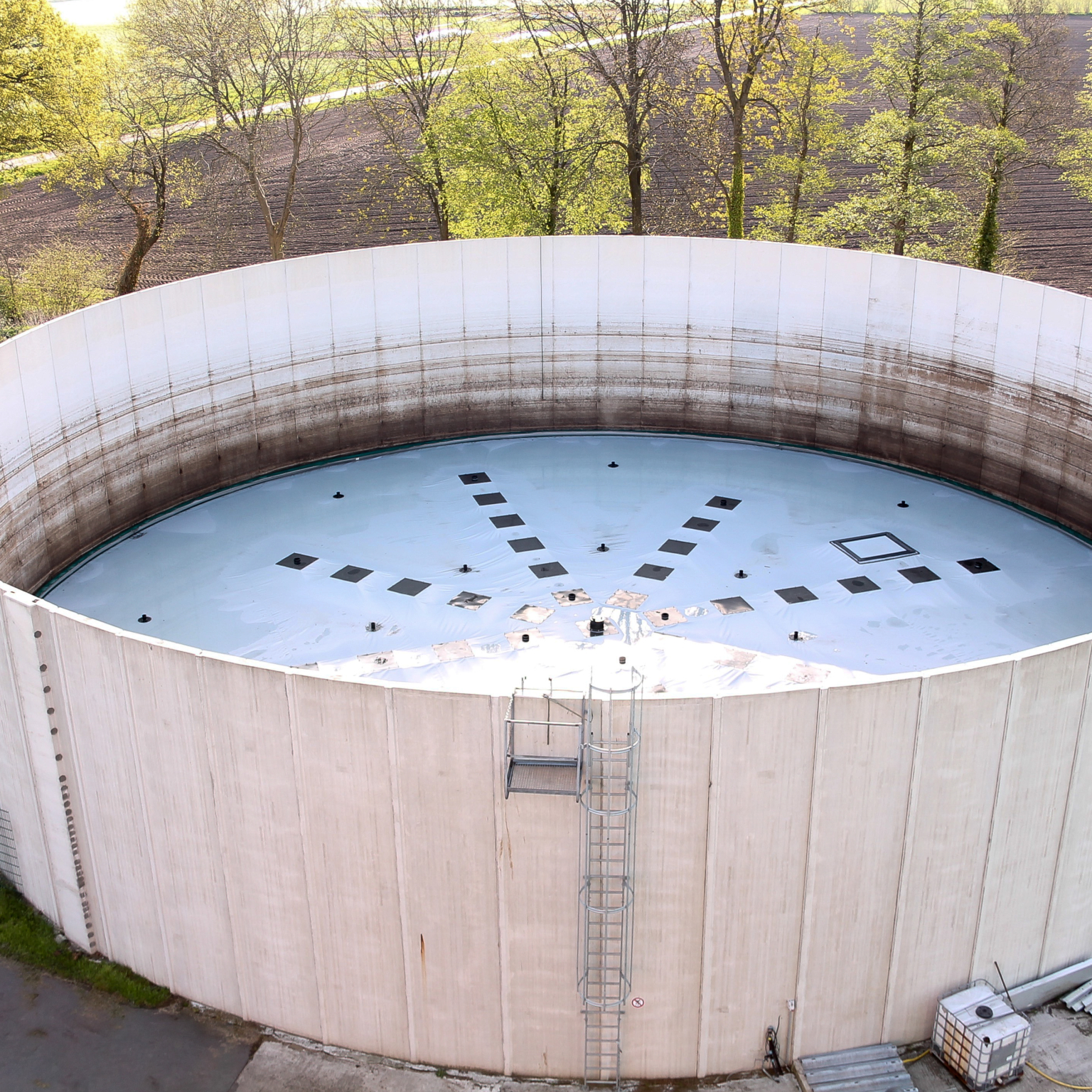 Biogas floating cover in an empty concrete silo
