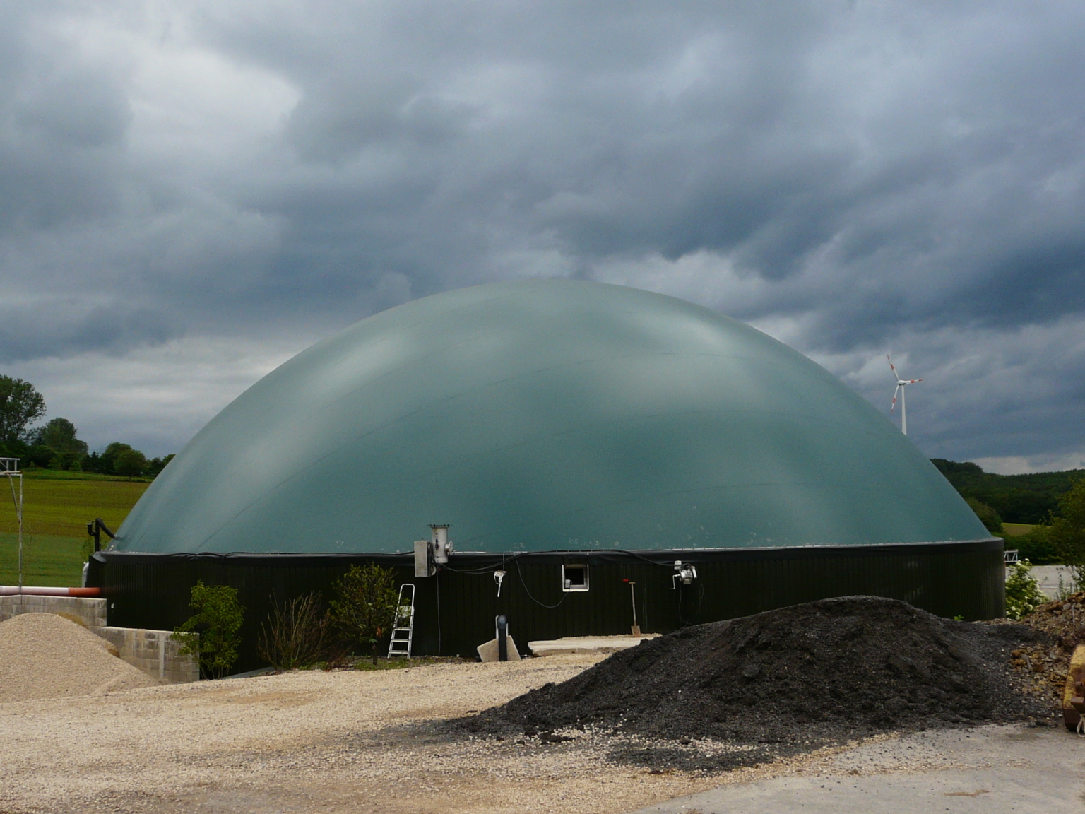 Green double-membrane biogas cover