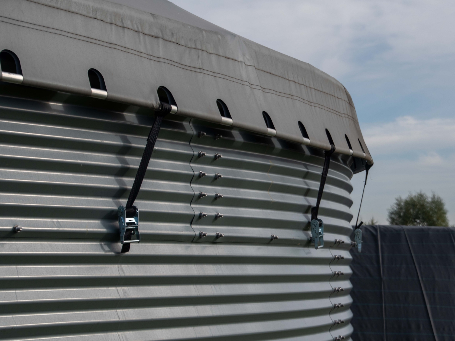 Befestigung des Genadome auf einem Wassersilo