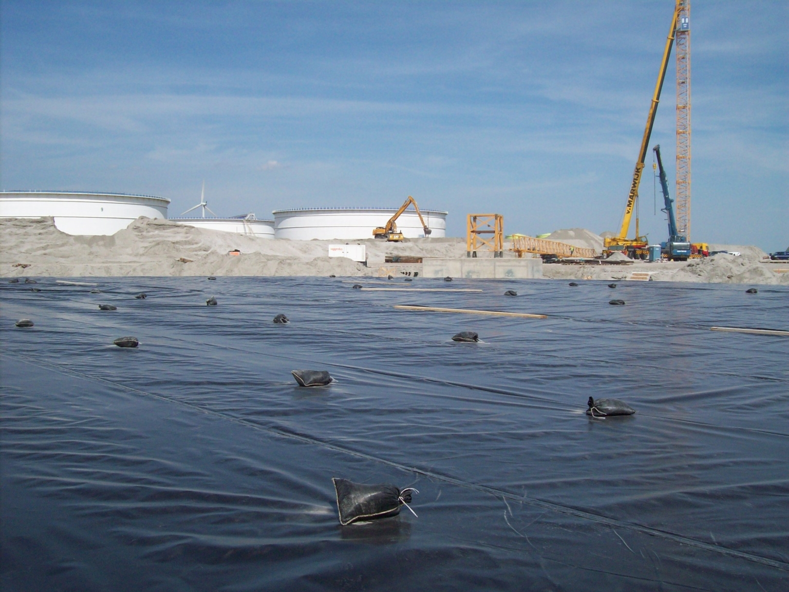 Onderafdichting van een LNG tankterminal