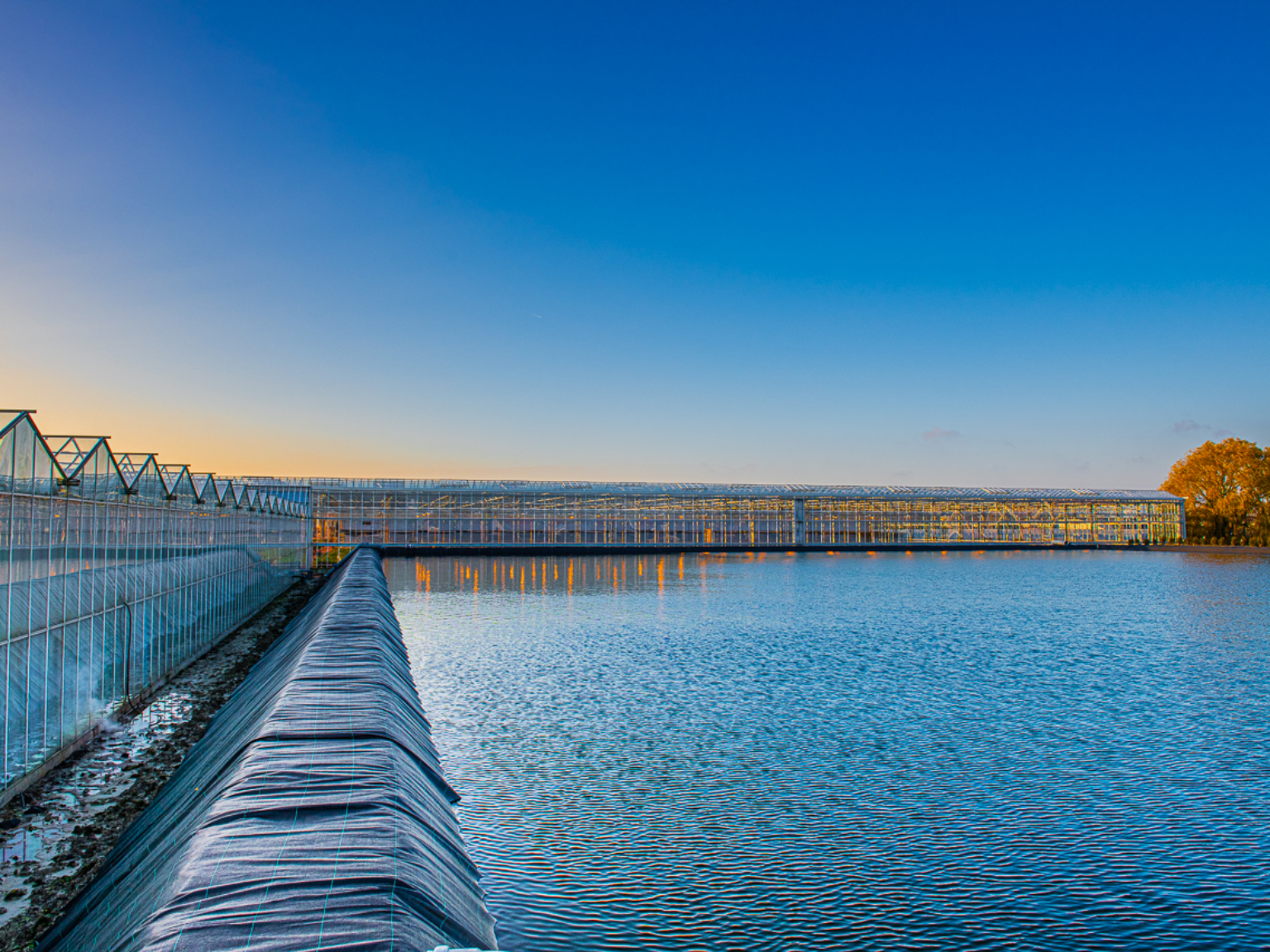 Wasserbecken ohne Abdeckung