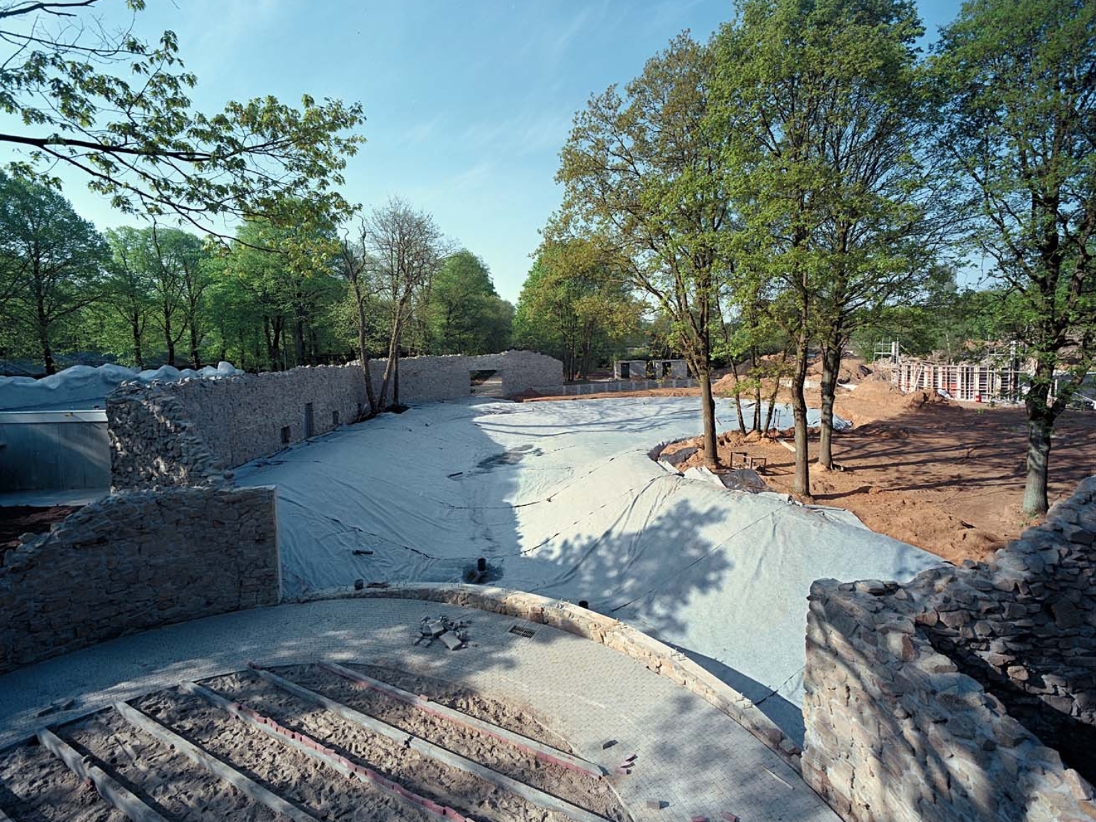 Construction of the bear pond for Wildlands Zoo in Emmen