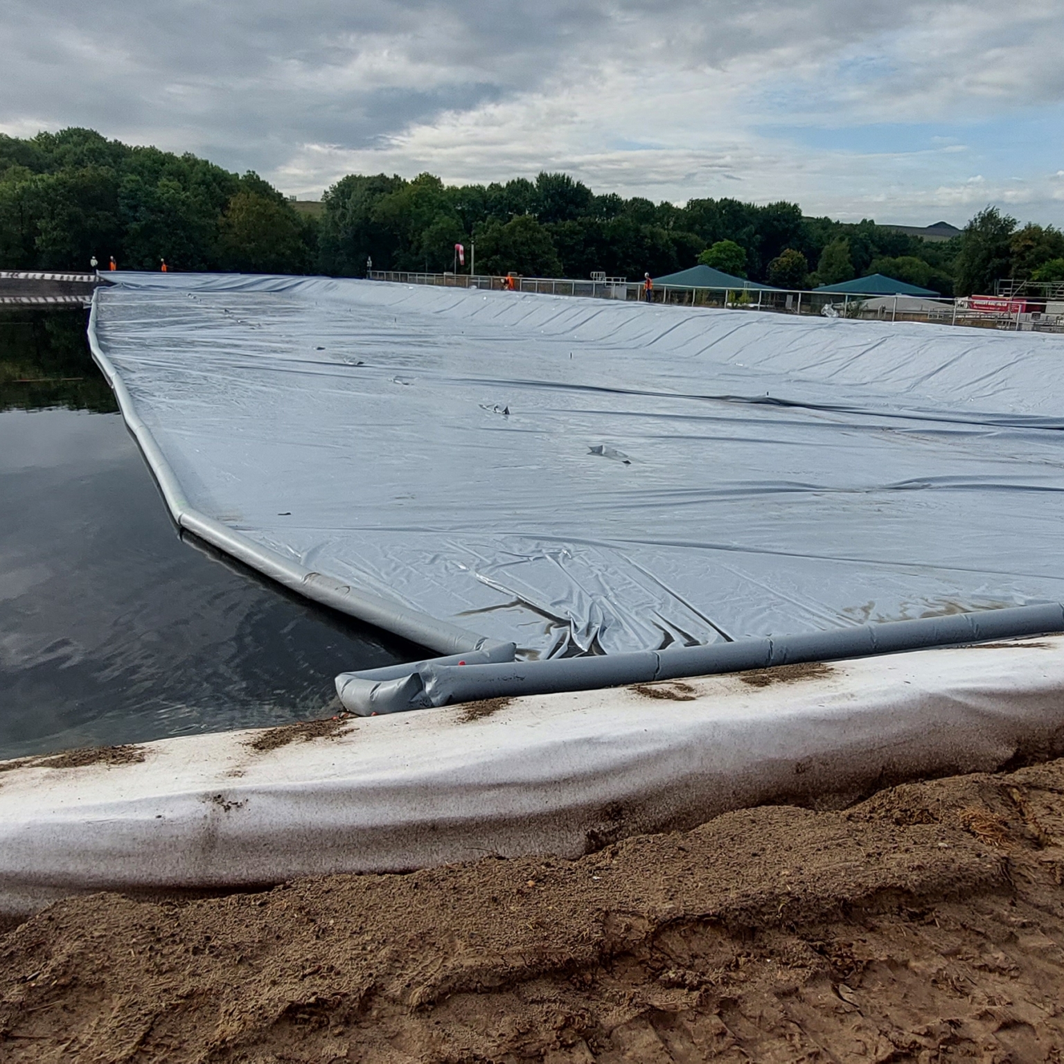 Installation of a floating cover for a leachate basin in Wijster (photo 1)