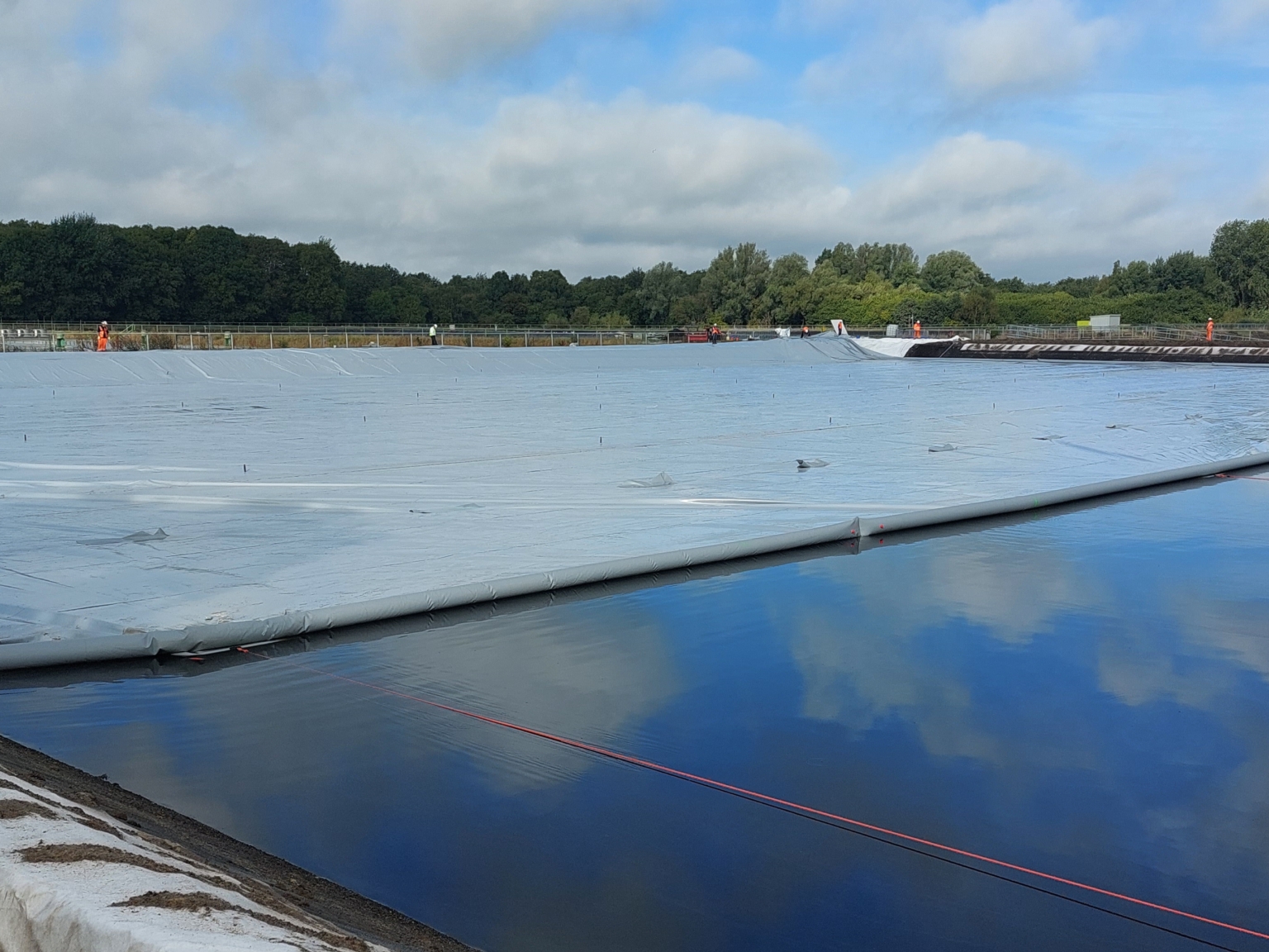 Anlage einer Schwimmplane für ein Perkolatbecken in Wijster (Foto 2)