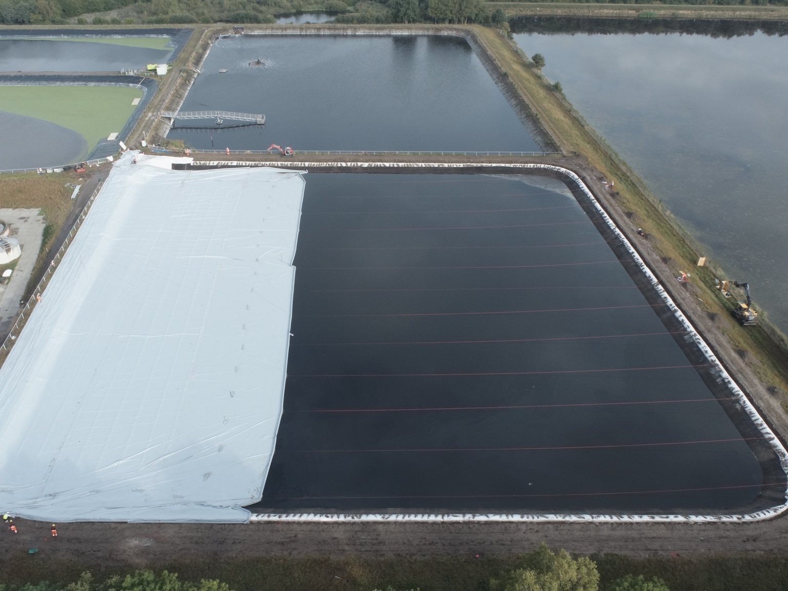 Anlage einer Schwimmplane für ein Perkolatbecken in Wijster (Foto 3)