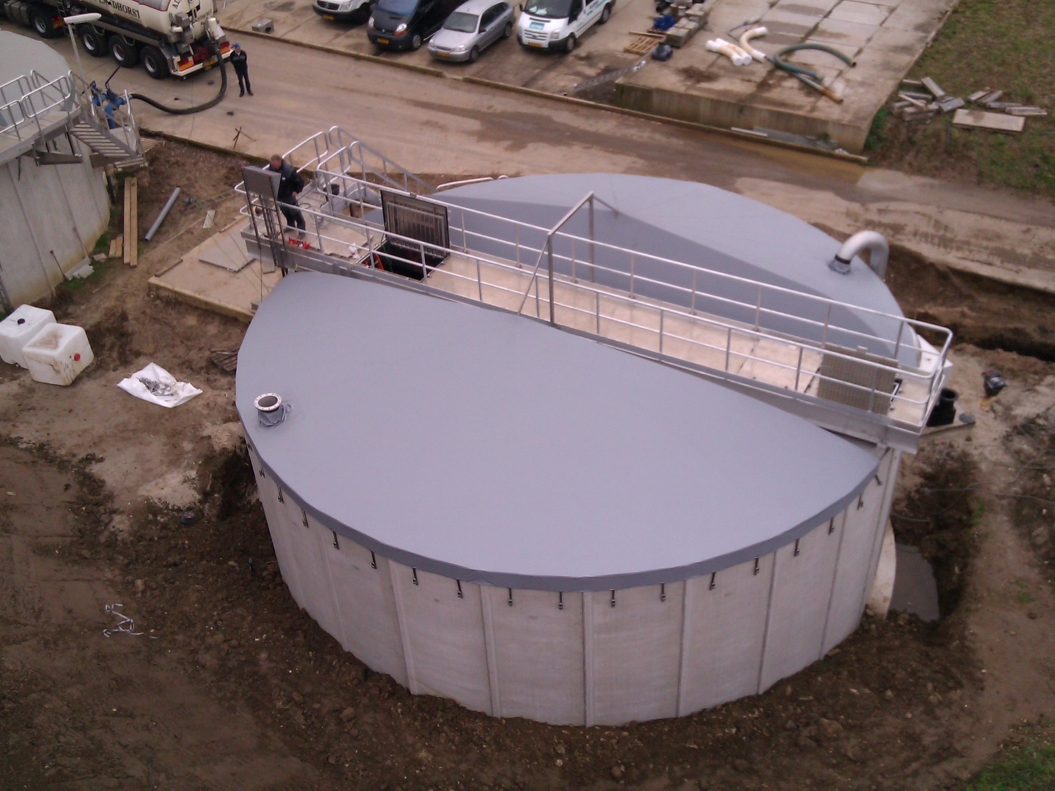 Tensioned cover in two parts at WWTP