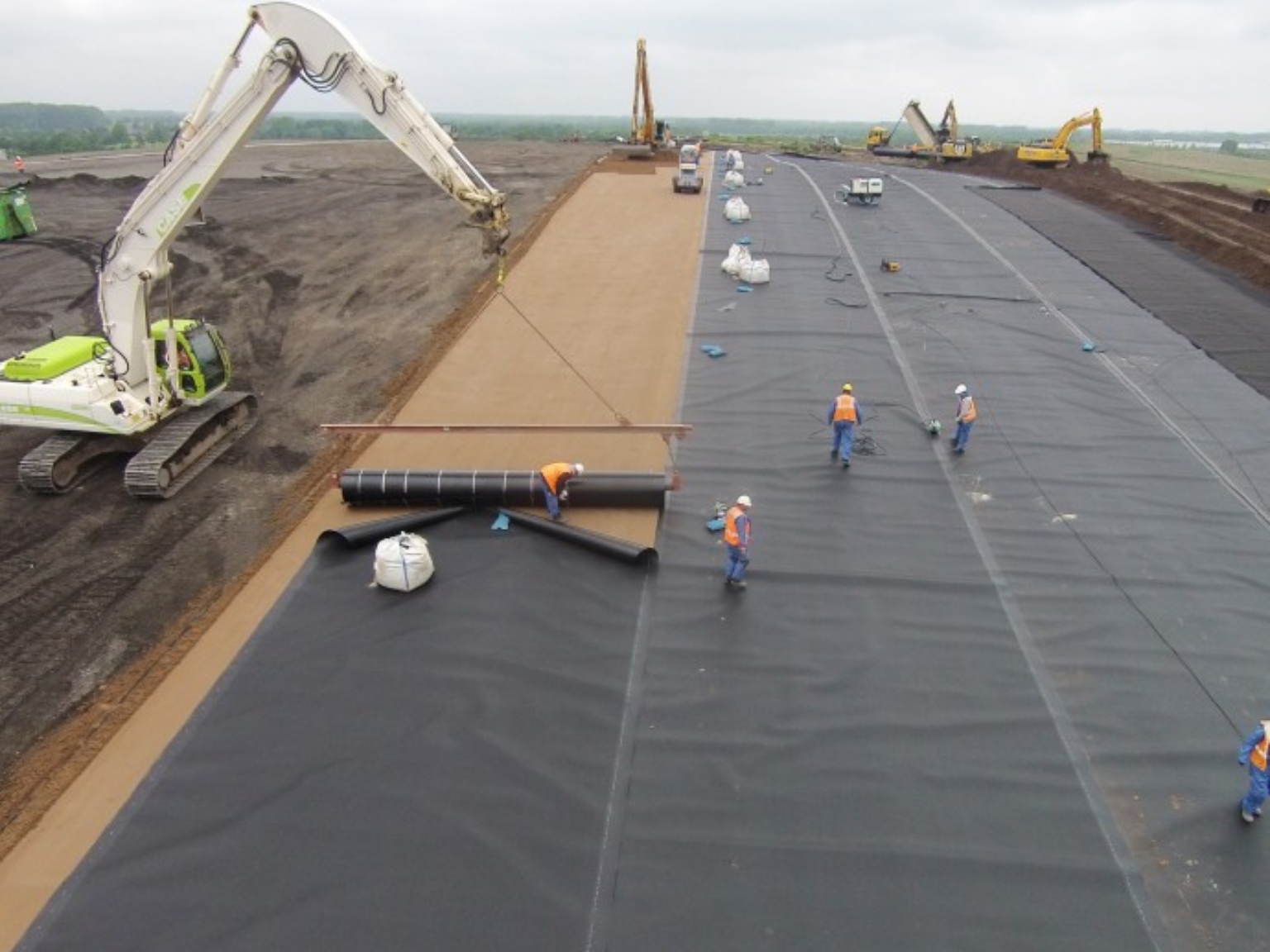 Top sealing of landfill De Vlagheide