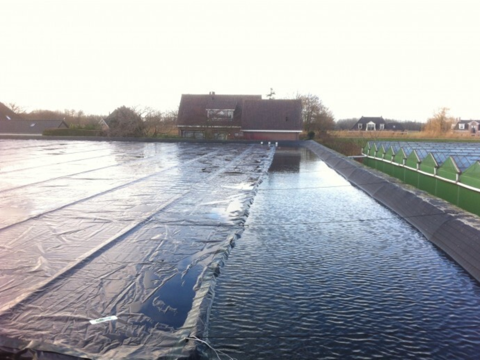 Water reservoir with Genafloat