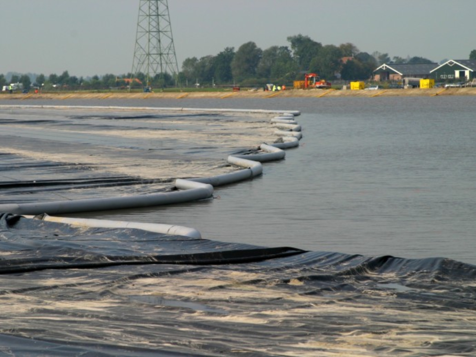 Installation of membrane at Aqueduct Langdeel