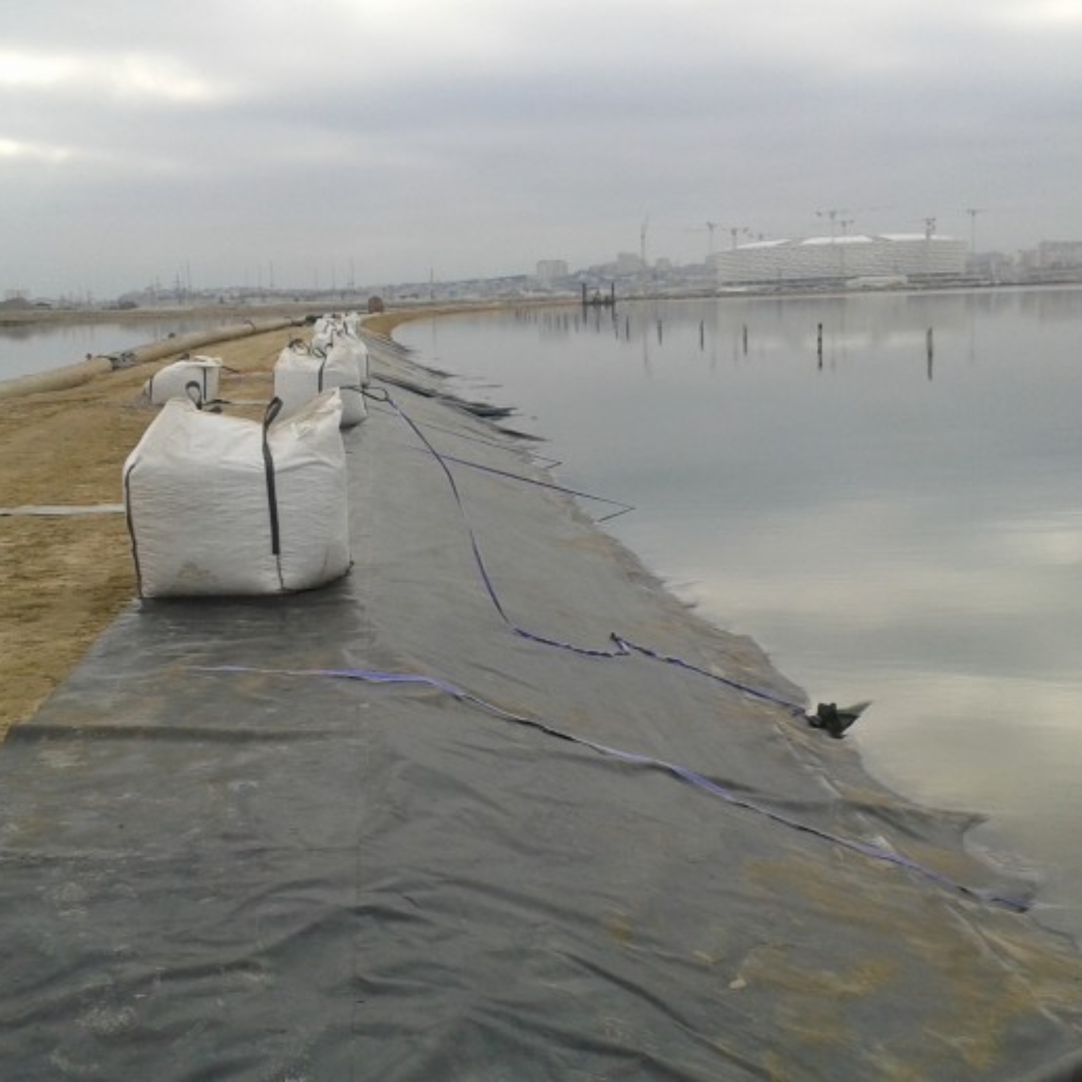 Membrane to prevent pollution of Boyukshor Lake