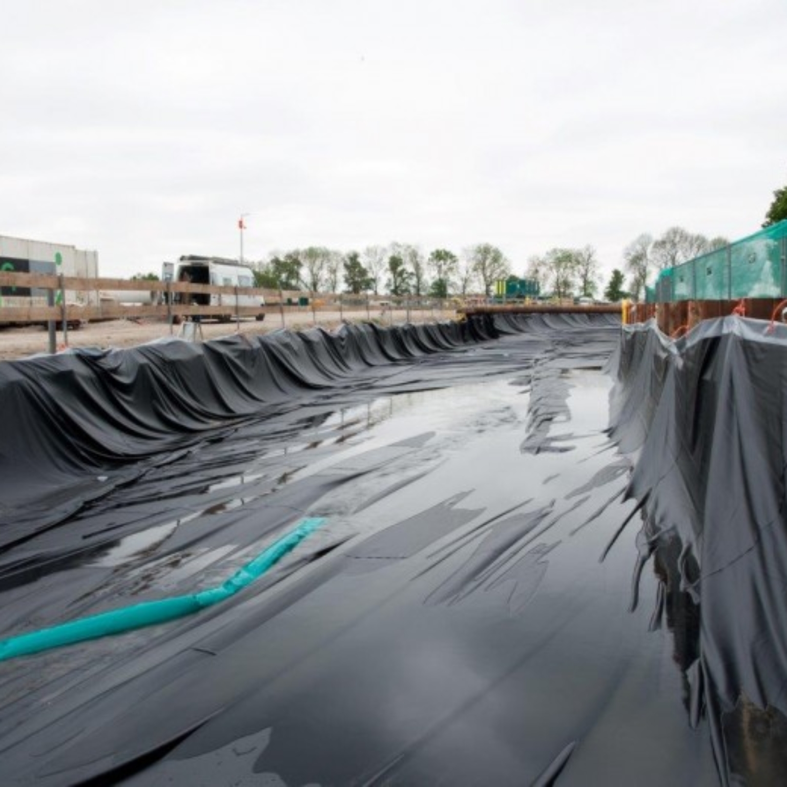 Membrane construction at construction pit