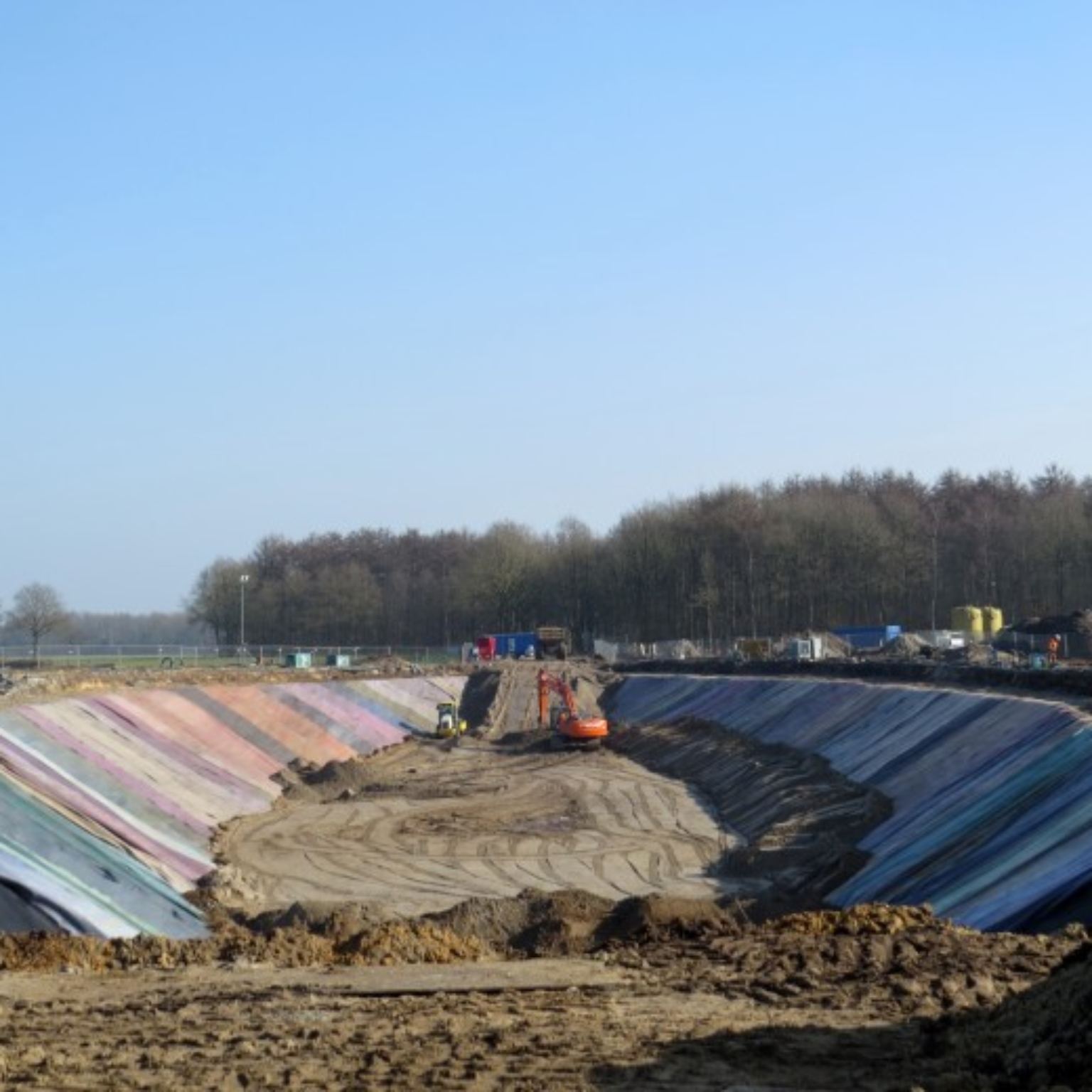 Crane at work during the installation of the membrane construction