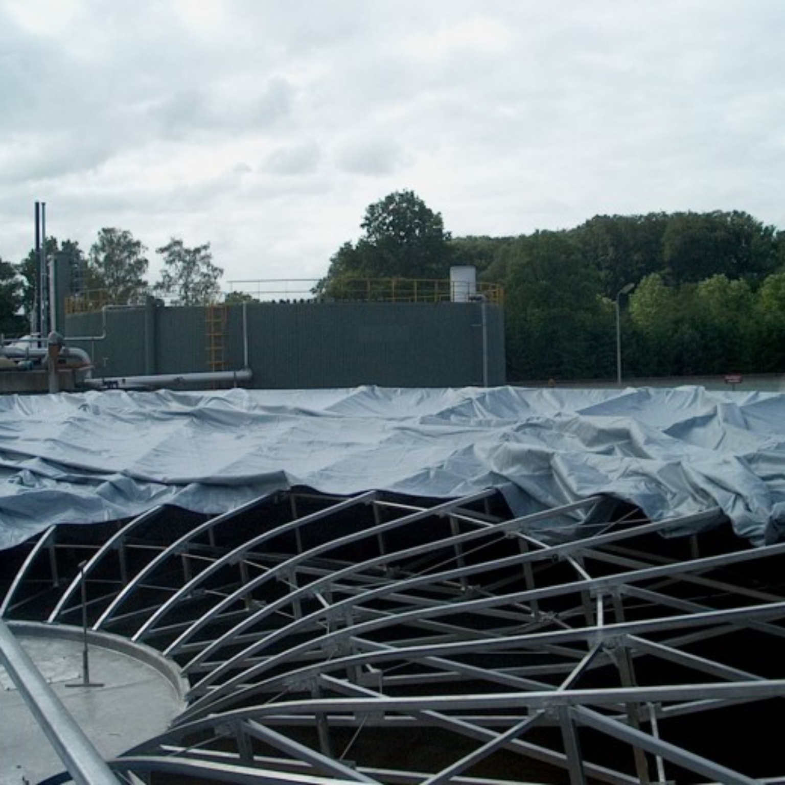 Installation of membrane on support structure