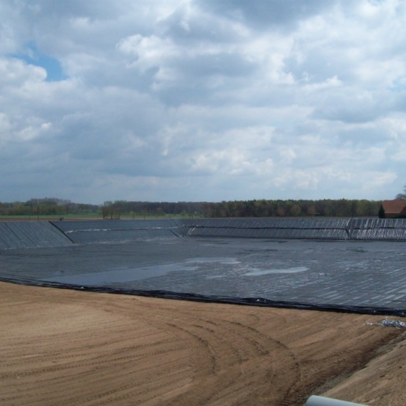 Water reservoirs at Emsflower