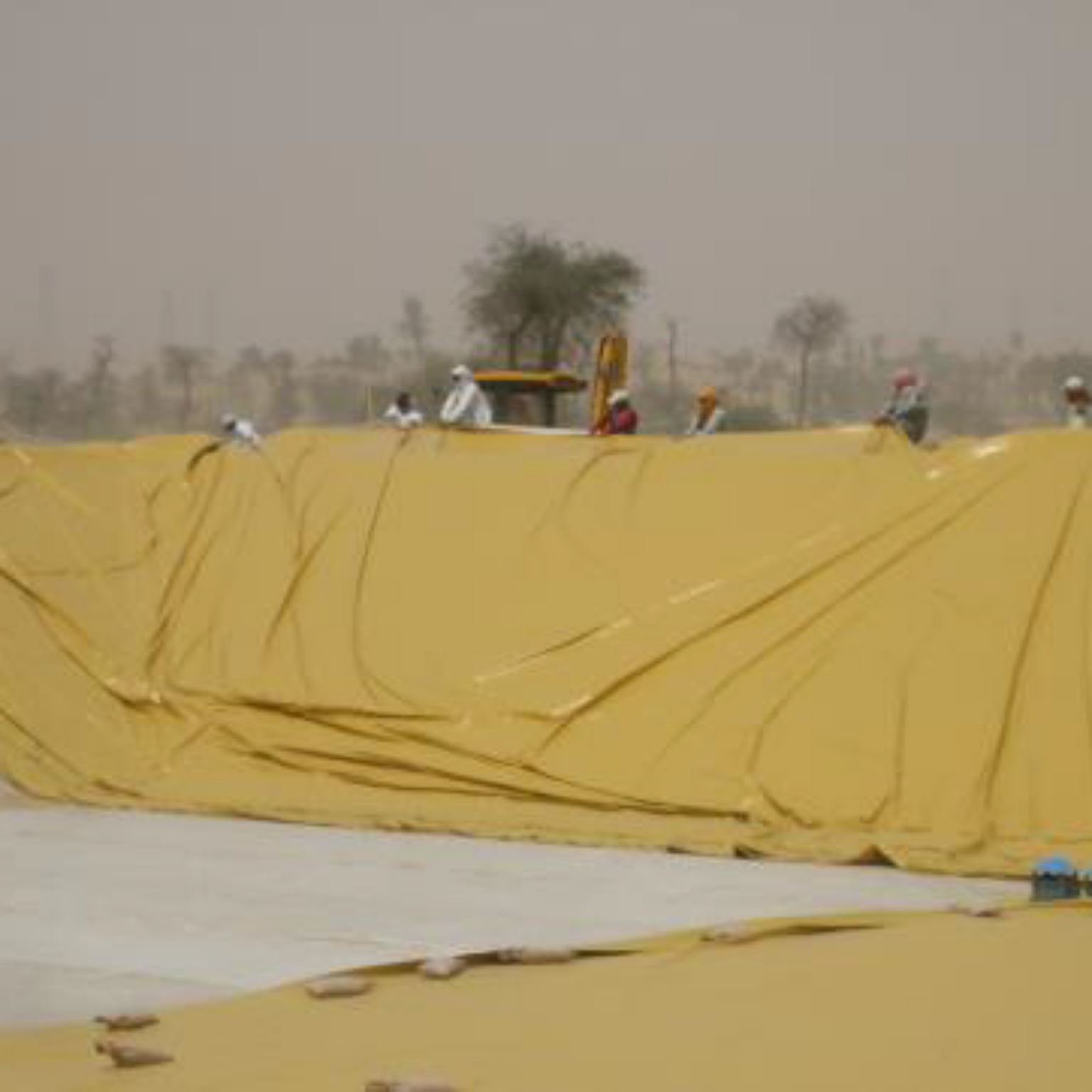 Construction of a fully enclosed reservoir