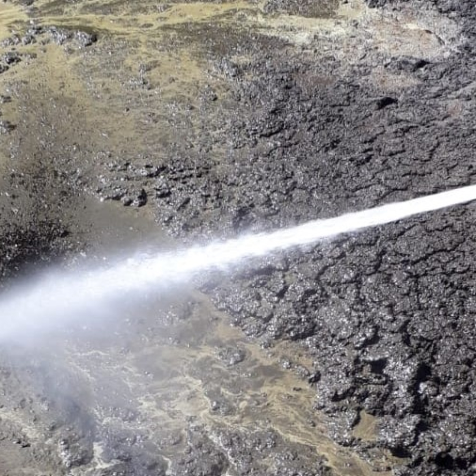 Concrete silo cleaning