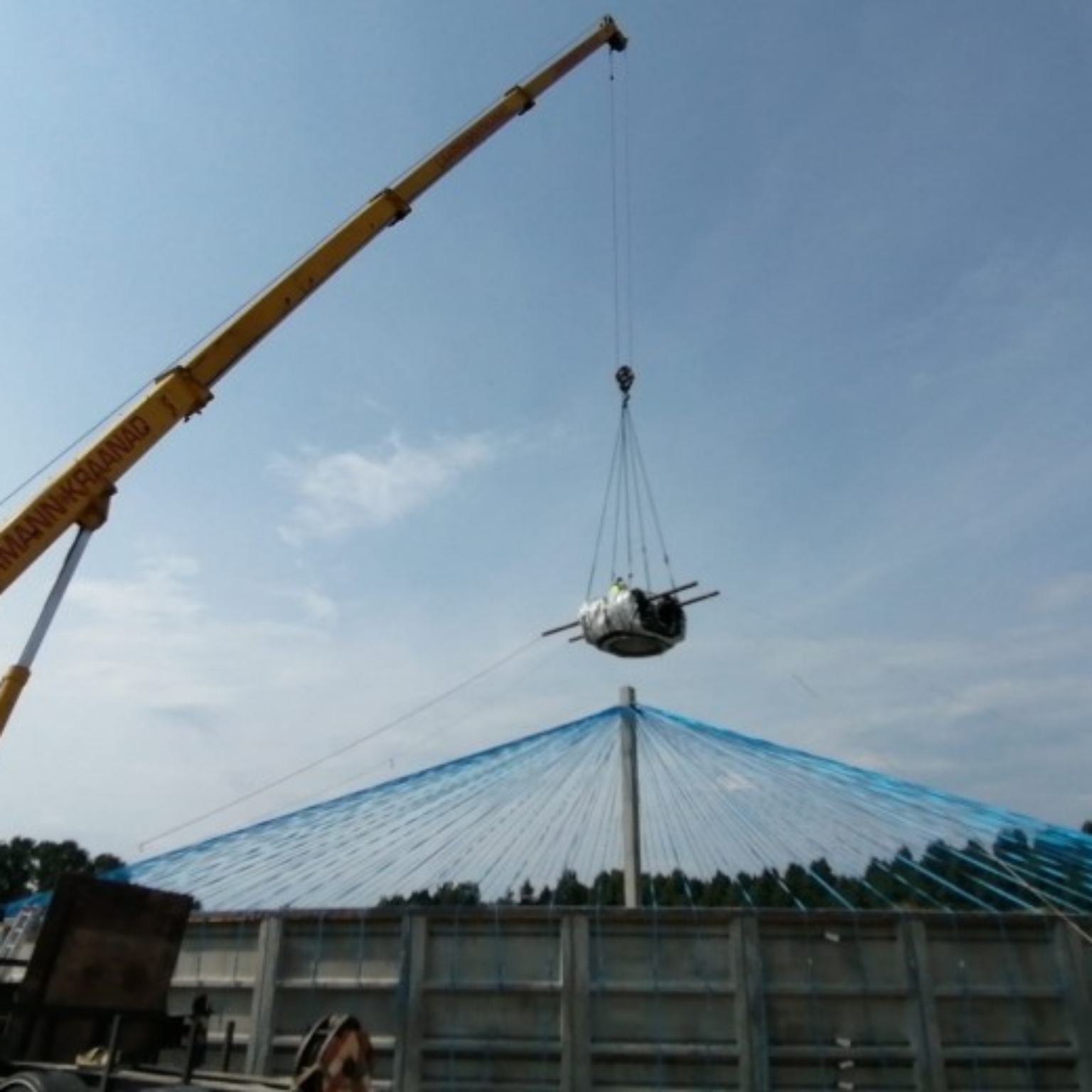 Bau des Spannzeltes auf dem Silo