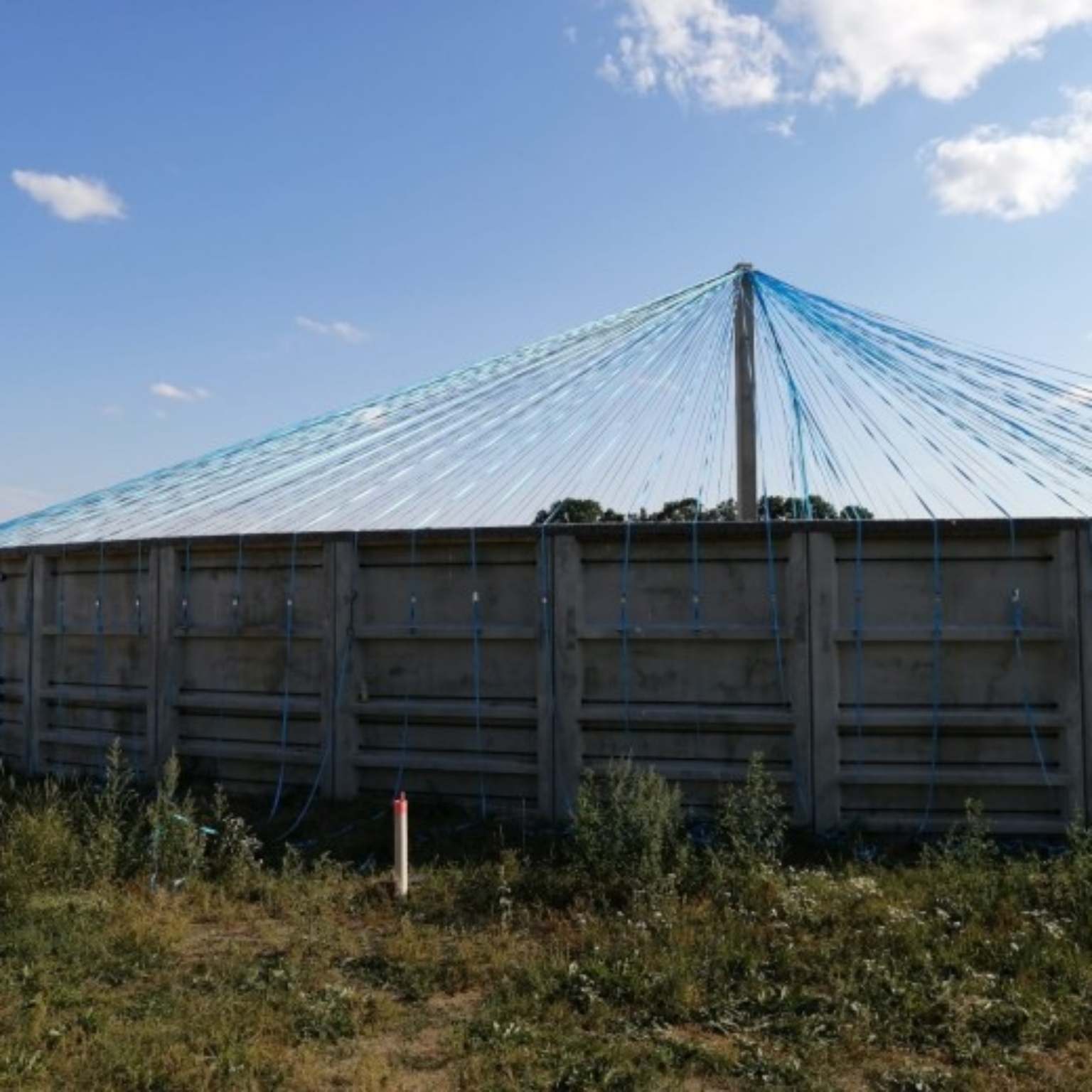 Slurry silo without membrane cover