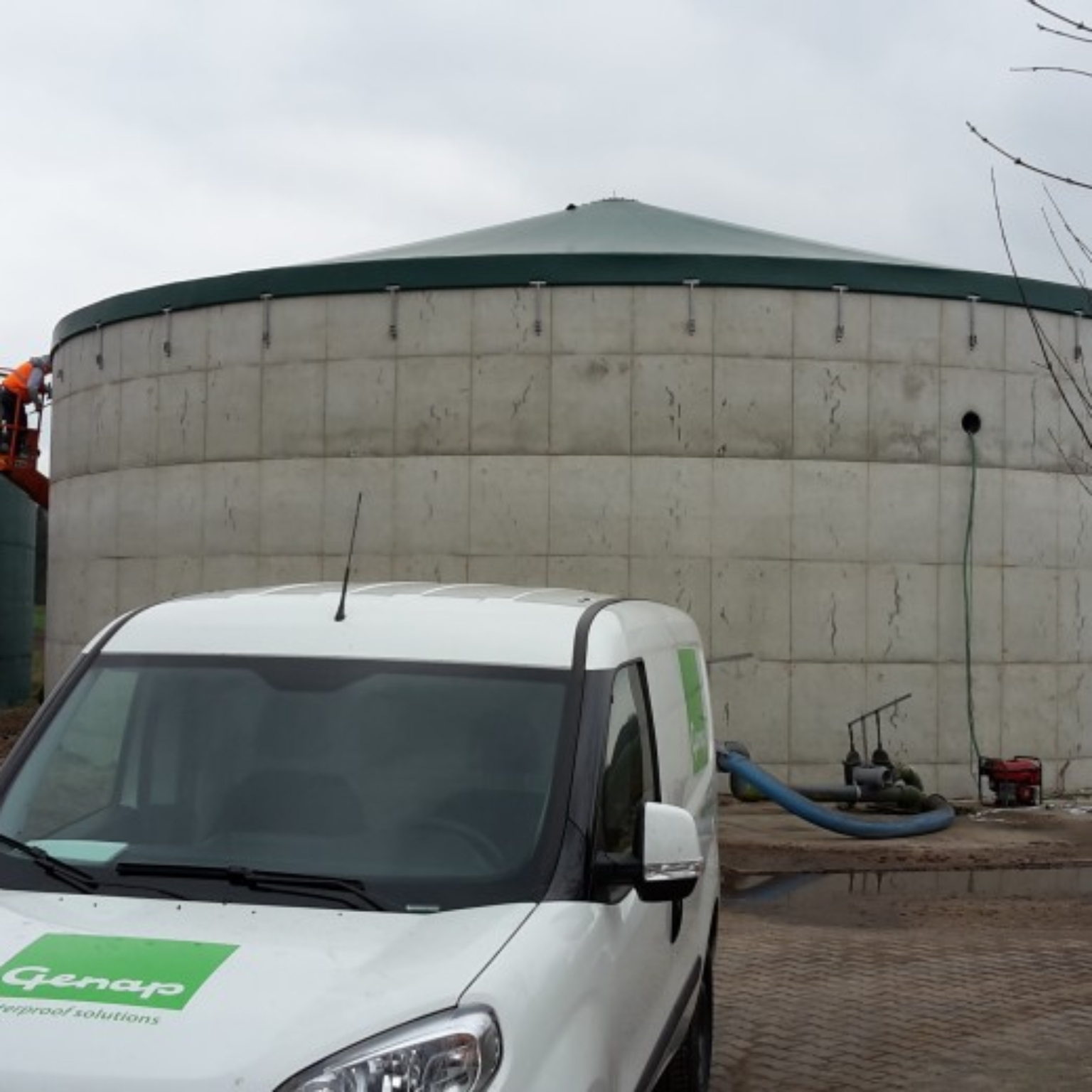 Side view of tensioned cover on slurry silo