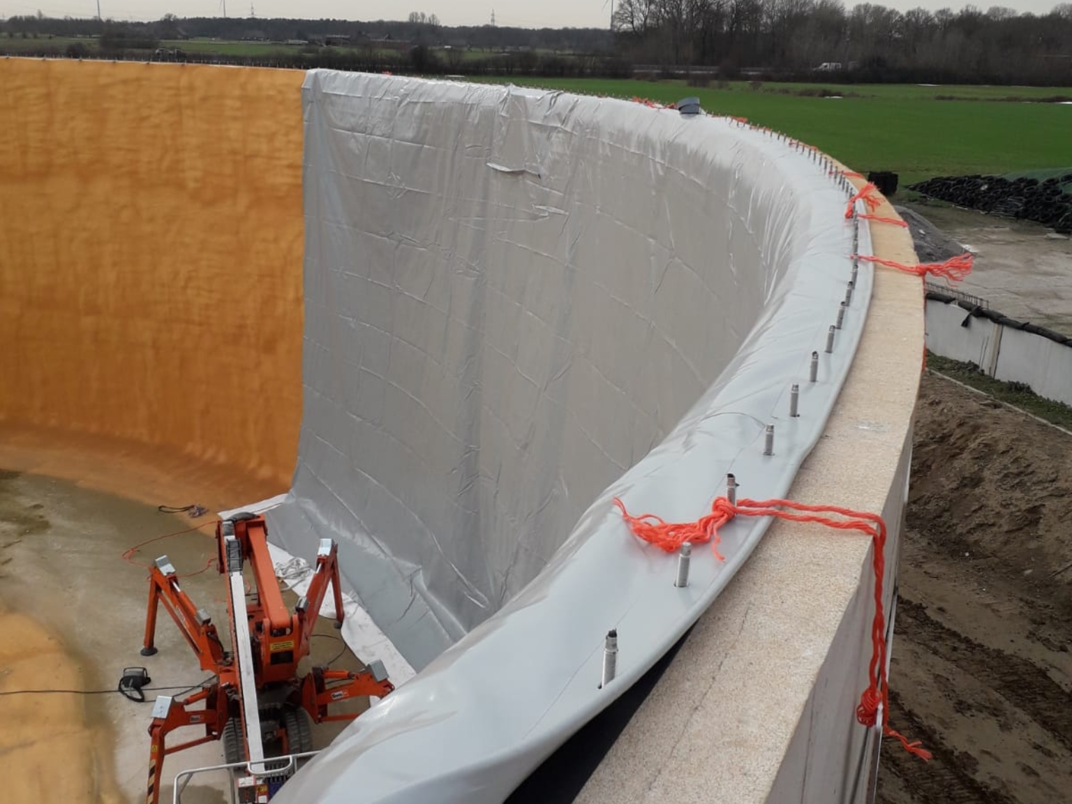 Detail van prefab liner voor de betonbescherming van een biogassilo