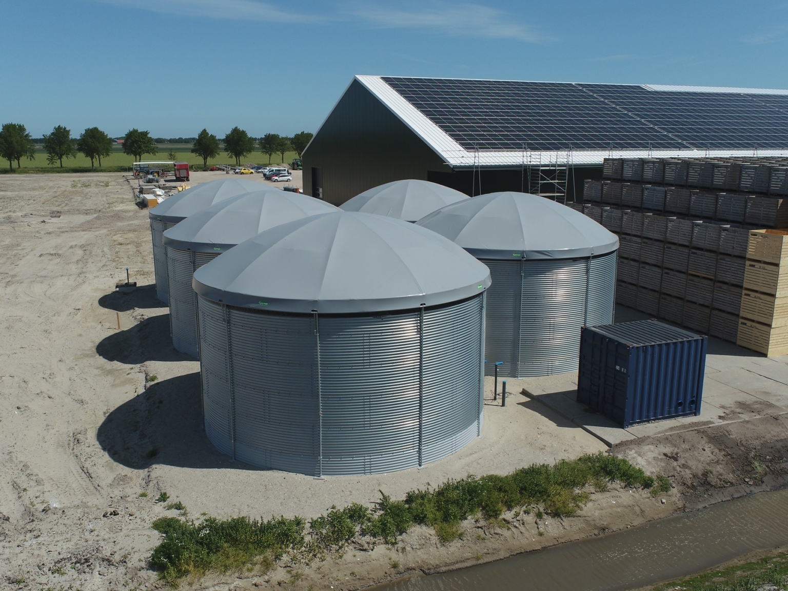 5 water silos with Genadome PRO