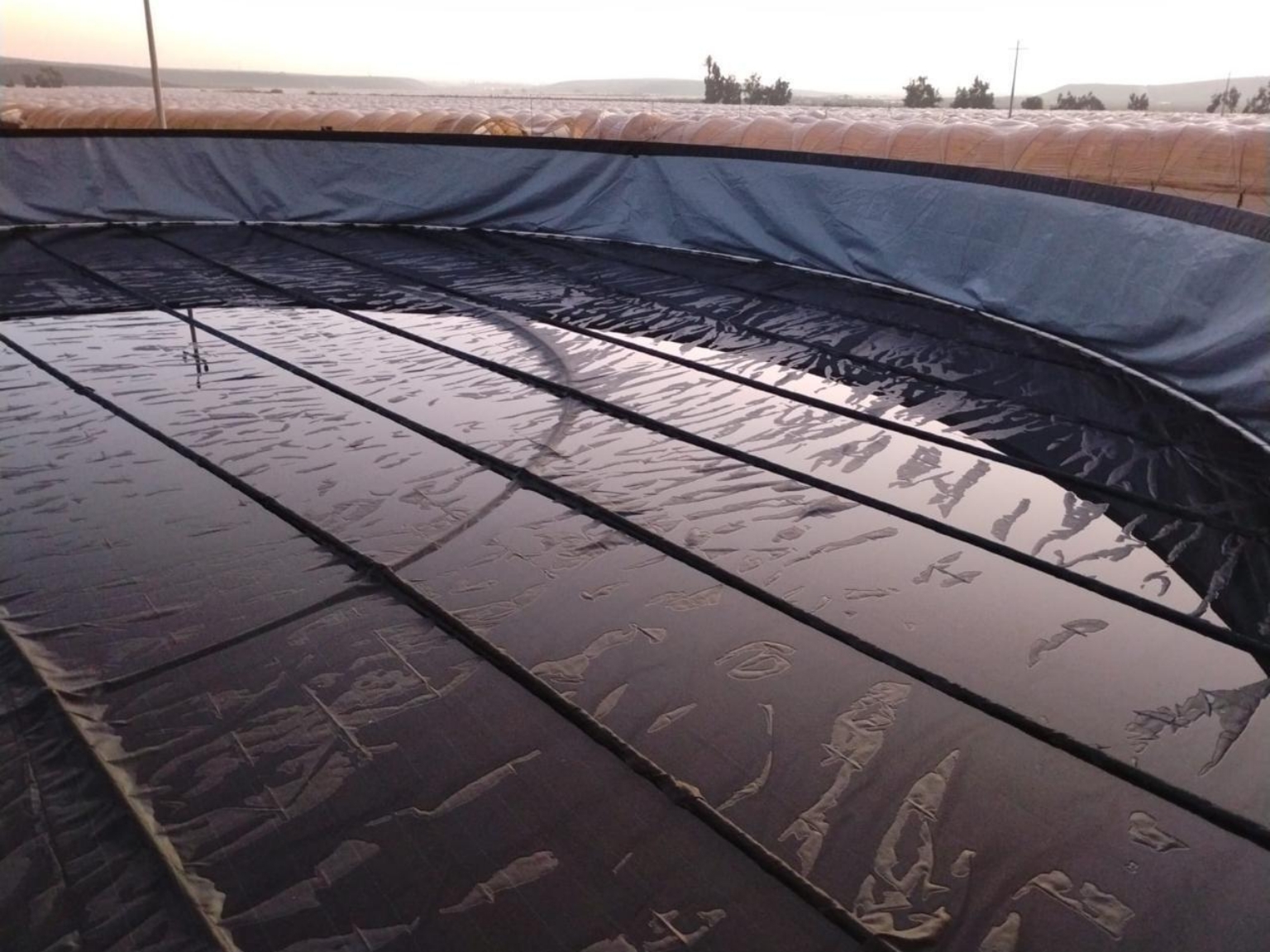 Schwimmabdeckung auf einem Wassersilo